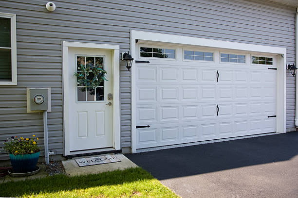24/7 Emergency Garage Door Panel Replacement experts in Grant-Valkaria, FL